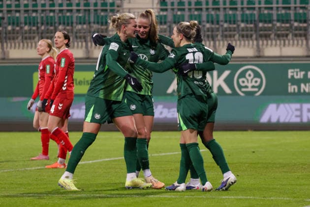 02.02.2026, xgrfx, Fussball Google Pixel Frauen-Bundesliga, VfL Wolfsburg - 1.FC Koeln v.l. Tor, Lineth Beerensteyn (VfL Wolfsburg) (DFL DFB REGULATIONS PROHIBIT ANY USE OF PHOTOGRAPHS as IMAGE SEQUENCES and or QUASI-VIDEO) Wolfsburg