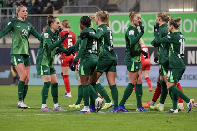 02.02.2026, xgrfx, Fussball Google Pixel Frauen-Bundesliga, VfL Wolfsburg - 1.FC Koeln v.l. Tor, Lineth Beerensteyn (VfL Wolfsburg) (DFL DFB REGULATIONS PROHIBIT ANY USE OF PHOTOGRAPHS as IMAGE SEQUENCES and or QUASI-VIDEO) Wolfsburg