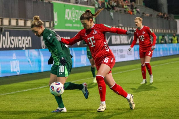 Wolfsburg, Deutschland 02. Februar 2026: 1. BL - Frauen - 2025 2026 - VfL Wolfsburg vs. 1. FC Köln Im Bild: v.li. im Zweikampf Svenja Huth (VfL) und Martyna Wiankowska (FC) DFB regulations prohibit any use of photographs as image sequences and or quasi-video AOK Stadion Niedersachsen Copyright: xFotostandx xFantinix