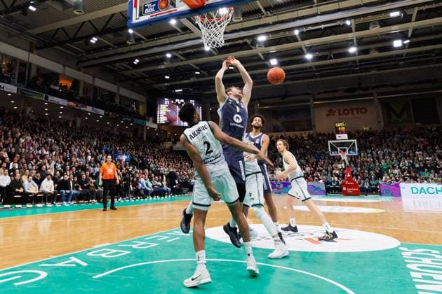 Malte Delow (Alba Berlin) im Zweikampf mit Dexter Akanno (Gladiators Trier) , Vet Concept Gladiators Trier vs Alba Berlin, Basketball, easyCredit BBL, 18. Spieltag, Saison 2025 2026, 02.02.2026 Vet Concept Gladiators Trier vs Alba Berlin, Basketball, easyCredit BBL, 18. Spieltag, Saison 2025 2026, 02.02.2026 Copyright: xEibner-Pressefoto AlexanderxNeisx EP_ANS