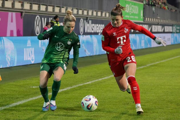 02.02.2026, xgrfx, Fussball Google Pixel Frauen-Bundesliga, VfL Wolfsburg - 1.FC Koeln v.l. Svenja Huth (VfL Wolfsburg), Martyna Wiankowska (1.FC Köln) (DFL DFB REGULATIONS PROHIBIT ANY USE OF PHOTOGRAPHS as IMAGE SEQUENCES and or QUASI-VIDEO) Wolfsburg
