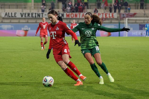 02.02.2026, xgrfx, Fussball Google Pixel Frauen-Bundesliga, VfL Wolfsburg - 1.FC Koeln v.l. Sara Agrez (1.FC Köln), Kessya Bussy (VfL Wolfsburg) (DFL DFB REGULATIONS PROHIBIT ANY USE OF PHOTOGRAPHS as IMAGE SEQUENCES and or QUASI-VIDEO) Wolfsburg