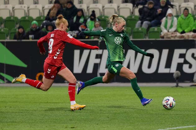 02.02.2026, xgrfx, Fussball Google Pixel Frauen-Bundesliga, VfL Wolfsburg - 1.FC Koeln v.l. Laura Vogt (1.FC Köln), Ella Peddemors (VfL Wolfsburg) (DFL DFB REGULATIONS PROHIBIT ANY USE OF PHOTOGRAPHS as IMAGE SEQUENCES and or QUASI-VIDEO) Wolfsburg