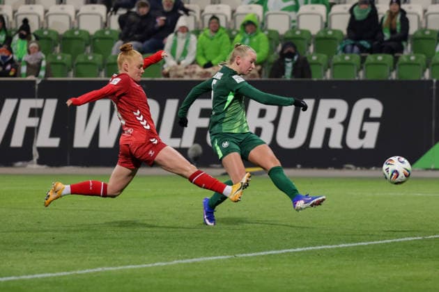 02.02.2026, xgrfx, Fussball Google Pixel Frauen-Bundesliga, VfL Wolfsburg - 1.FC Koeln v.l. Laura Vogt (1.FC Köln), Ella Peddemors (VfL Wolfsburg) (DFL DFB REGULATIONS PROHIBIT ANY USE OF PHOTOGRAPHS as IMAGE SEQUENCES and or QUASI-VIDEO) Wolfsburg