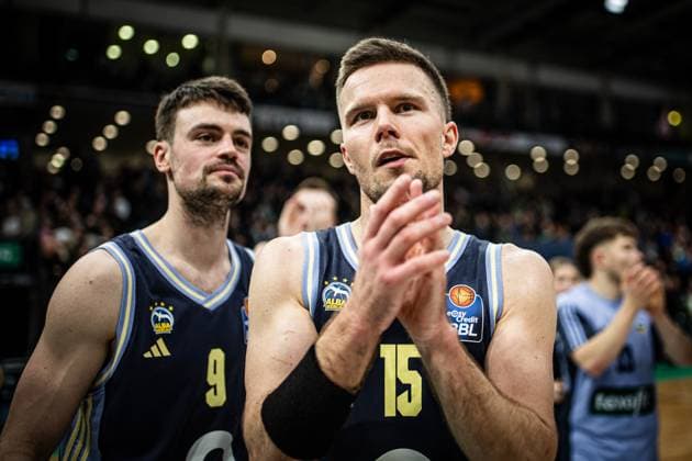 Martin Hermannsson (Alba Berlin) und Jonas Mattisseck (Alba Berlin), Vet Concept Gladiators Trier vs Alba Berlin, Basketball, easyCredit BBL, 18. Spieltag, Saison 2025 2026, 02.02.2026 Vet Concept Gladiators Trier vs Alba Berlin, Basketball, easyCredit BBL, 18. Spieltag, Saison 2025 2026, 02.02.2026 Copyright: xEibner-Pressefoto AlexanderxNeisx EP_ANS