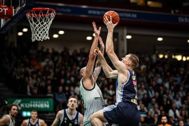 Martynas Echodas (Alba Berlin) im Zweikampf mit Maik Zirbes (Gladiators Trier), Vet Concept Gladiators Trier vs Alba Berlin, Basketball, easyCredit BBL, 18. Spieltag, Saison 2025 2026, 02.02.2026 Vet Concept Gladiators Trier vs Alba Berlin, Basketball, easyCredit BBL, 18. Spieltag, Saison 2025 2026, 02.02.2026 Copyright: xEibner-Pressefoto AlexanderxNeisx EP_ANS