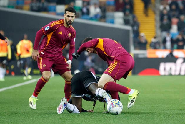 February 2, 2026, Udine, Friuli Venezia Giulia, Italy: RomaÃ¢â‚¬â ¢s MATIAS SOULE in action against Udinese s JORDAN ZEMURA during the Italian Serie A ENILIVE 2025 26 football match between Udinese and Roma at Bluenergy Stadium on February 2th, 2026, Udine, Italy Udine Italy - ZUMAr199 20260202_zsp_r199_053 Copyright: xMattiaxRadonix