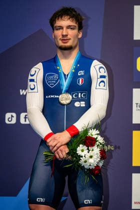 OLIVIERO Etienne: UEC Track cycling, Rad, Radsport, Bahnrad, Bahn European Championships Konya 2026 OLIVIERO Etienne ( FRA ) France Second Place - Award Ceremony - Medal Ceremony - Podium - Hochformat - Hoch - Vertikal - Portrait - Event Veranstaltung: UEC Track Cycling European Championships 2026 - Category Kategorie: Cycling - Track Cycling European Championships - Location Ort: Asia - Turkey - Türkiye - Konya - Discipline: Individual Time Trail - Category: Elite Men - Distance: 1000 m - Date Datum: 02.02.2026 Monday Day 2 -