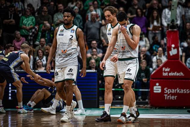 Dexter Akanno (Gladiators Trier), Marco Hollersbacher (Gladiators Trier), Behnam Yakhchali (Gladiators Trier), Vet Concept Gladiators Trier vs Alba Berlin, Basketball, easyCredit BBL, 18. Spieltag, Saison 2025 2026, 02.02.2026 Vet Concept Gladiators Trier vs Alba Berlin, Basketball, easyCredit BBL, 18. Spieltag, Saison 2025 2026, 02.02.2026 Copyright: xEibner-Pressefoto AlexanderxNeisx EP_ANS