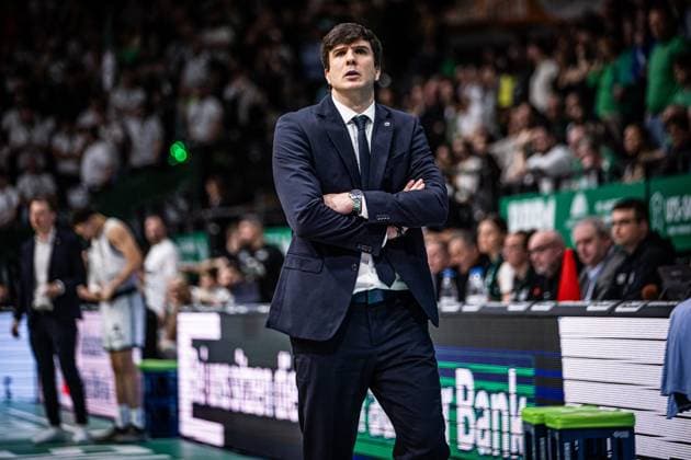 Pedro Calles (Trainer Alba Berlin) an der Seitenlinie, Vet Concept Gladiators Trier vs Alba Berlin, Basketball, easyCredit BBL, 18. Spieltag, Saison 2025 2026, 02.02.2026 Vet Concept Gladiators Trier vs Alba Berlin, Basketball, easyCredit BBL, 18. Spieltag, Saison 2025 2026, 02.02.2026 Copyright: xEibner-Pressefoto AlexanderxNeisx EP_ANS