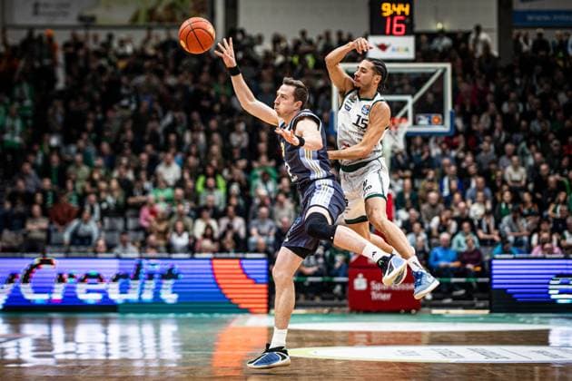 Justin Bean (Alba Berlin) im Zweikampf mit Jordan Roland (Gladiators Trier), Vet Concept Gladiators Trier vs Alba Berlin, Basketball, easyCredit BBL, 18. Spieltag, Saison 2025 2026, 02.02.2026 Vet Concept Gladiators Trier vs Alba Berlin, Basketball, easyCredit BBL, 18. Spieltag, Saison 2025 2026, 02.02.2026 Copyright: xEibner-Pressefoto AlexanderxNeisx EP_ANS