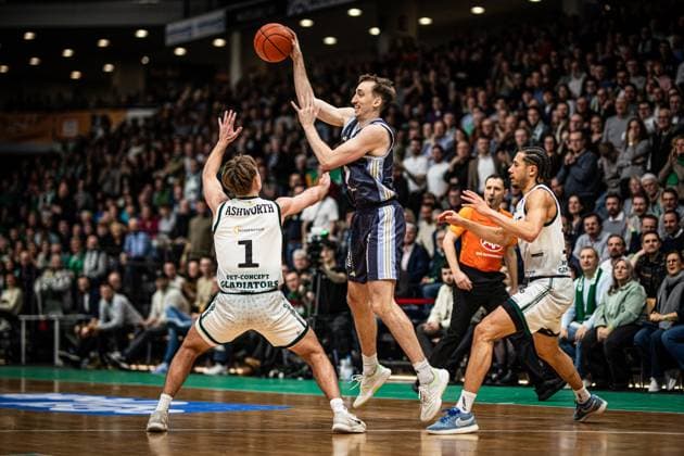 Moses Wood (Alba Berlin) im Zweikampf mit Steven Ashworth(Gladiators Trier) und Jordan Roland (Gladiators Trier), Vet Concept Gladiators Trier vs Alba Berlin, Basketball, easyCredit BBL, 18. Spieltag, Saison 2025 2026, 02.02.2026 Vet Concept Gladiators Trier vs Alba Berlin, Basketball, easyCredit BBL, 18. Spieltag, Saison 2025 2026, 02.02.2026 Copyright: xEibner-Pressefoto AlexanderxNeisx EP_ANS