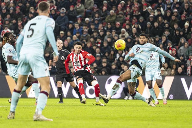 SUNDERLAND, ENGLAND - FEBRUARY 02: Chemsdine Talbi of Sunderland shoot the ball to score the third goal for Sunderland during a Premier League 2026 match between Sunderland and Burnley at Stadium of Light on February 2nd, 2026 in Sunderland, England. (Photo by Richard Callis Sports Press Photo) Copyright: xRichardxCallis SportsxPressxPhotx Sportspressphoto_SPR88586