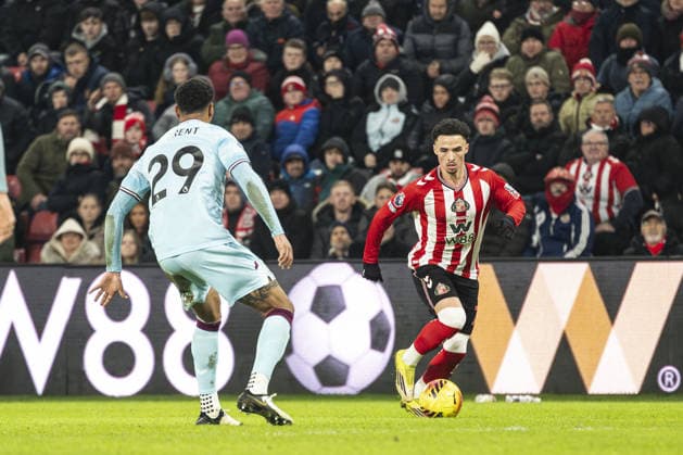 SUNDERLAND, ENGLAND - FEBRUARY 02: Chemsdine Talbi of Sunderland runs with the ball during a Premier League 2026 match between Sunderland and Burnley at Stadium of Light on February 2nd, 2026 in Sunderland, England. (Photo by Richard Callis Sports Press Photo) Copyright: xRichardxCallis SportsxPressxPhotx Sportspressphoto_SPR88588