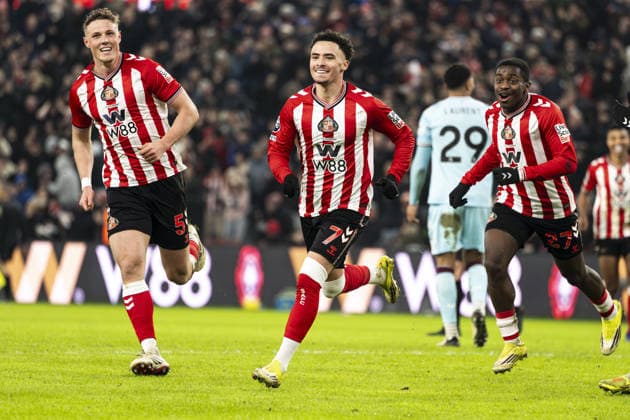 SUNDERLAND, ENGLAND - FEBRUARY 02: Chemsdine Talbi of Sunderland celebrates after scoring team s third goal during a Premier League 2026 match between Sunderland and Burnley at Stadium of Light on February 2nd, 2026 in Sunderland, England. (Photo by Richard Callis Sports Press Photo) Copyright: xRichardxCallis SportsxPressxPhotx Sportspressphoto_SPR88590