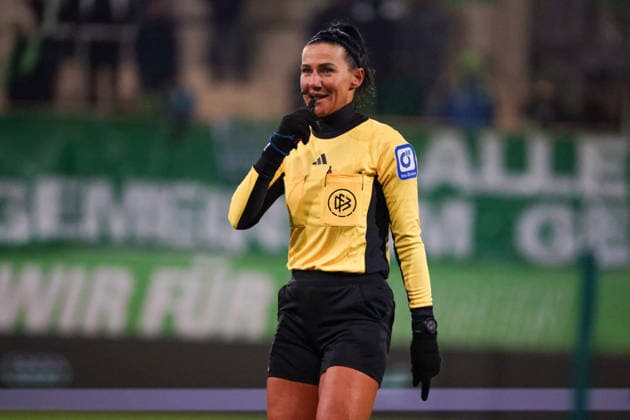 Wolfsburg, Deutschland 02. Februar 2026: 1. BL - Frauen - 2025 2026 - VfL Wolfsburg vs. 1. FC Köln Im Bild: Schiedsrichterin Nadine Westerhoff (Deutschland) DFB regulations prohibit any use of photographs as image sequences and or quasi-video AOK Stadion Niedersachsen Copyright: xFotostandx xFantinix