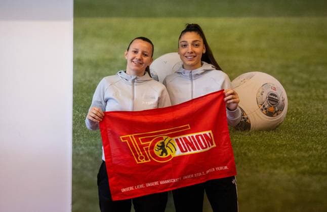 Fußball, Frauen, Saison 2025 2026, Google Pixel Frauen-Bundesliga, 1. FC Union Berlin, Medienrunde mit Hannah Eurlings (l., 1. Frauen 1. FC Union) und Amber Tysiak (1. Frauen 1. FC Union), 03.02. 2026, Copyright: xMatthiasxKochx