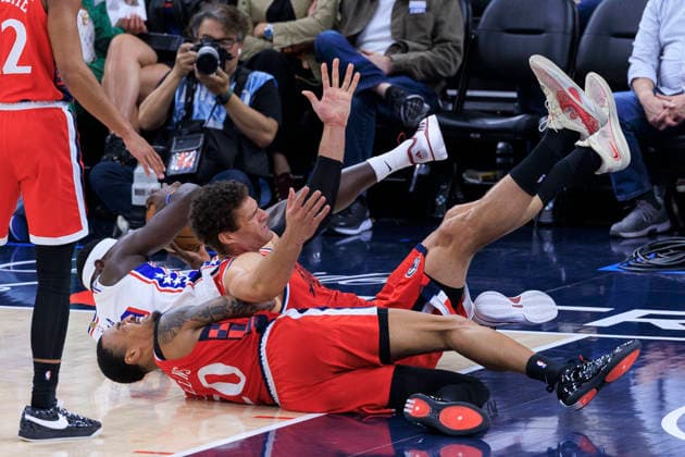 February 2, 2026, Inglewood, California, USA: Brook Lopez 11 of the Los Angeles Clippers is charged with a foul against Adem Bona 30 of the Philadelphia 76ers during their regular season NBA, Basketball Herren, USA game on Monday February 2, 2026 at Intuit Dome in Inglewood, California. Clippers lose to 76ers, 113-128. ARIANA RUIZ PI Inglewood USA - ZUMAp124 20260202_zaa_p124_044 Copyright: xArianaxRuizx