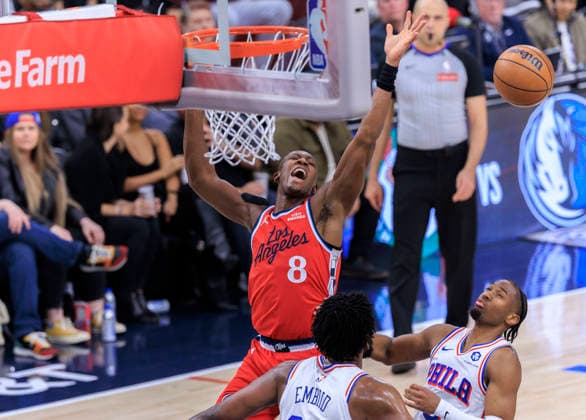 February 2, 2026, Inglewood, California, USA: Tyrese Maxey 0 of the Philadelphia 76ers is charged with a foul against Kris Dunn 8 of the Los Angeles Clippers during their regular season NBA, Basketball Herren, USA game on Monday February 2, 2026 at Intuit Dome in Inglewood, California. Clippers lose to 76ers, 113-128. ARIANA RUIZ PI Inglewood USA - ZUMAp124 20260202_zaa_p124_058 Copyright: xArianaxRuizx