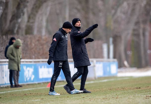 Fussball, Herren, Saison 2025 26, 2. Bundesliga, Hertha BSC, Training, v.l. Josip Brekalo (Hertha BSC), Trainer Stefan Leitl (Hertha BSC), 03.02. 2026,