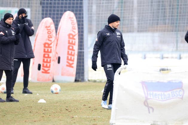 DEU, DFL, 2. FBL Hertha BSC, Training, 03.02.2026, Sportforum, Berlin, DEU, DFL, 2. FBL Hertha BSC, Training, im Bild Josip Brekalo (Hertha BSC Berlin 7), Cheftrainer Stefan Leitl (Hertha BSC Berlin), Co-Trainer Andre Mijatovic (Hertha BSC Berlin) DFL - regulations prohibit any use of Photographs as image sequences and or quasi-video