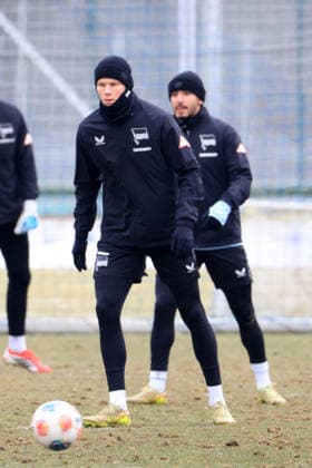 DEU, DFL, 2. FBL Hertha BSC, Training, 03.02.2026, Sportforum, Berlin, DEU, DFL, 2. FBL Hertha BSC, Training, im Bild Luca Schuler (Hertha BSC Berlin 18), Kevin Sessa (Hertha BSC Berlin 8) DFL - regulations prohibit any use of Photographs as image sequences and or quasi-video