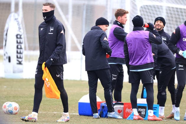 DEU, DFL, 2. FBL Hertha BSC, Training, 03.02.2026, Sportforum, Berlin, DEU, DFL, 2. FBL Hertha BSC, Training, im Bild Josip Brekalo (Hertha BSC Berlin 7), Niklas Kolbe (Hertha BSC Berlin 27), Sebastian Groenning (Hertha BSC Berlin 17) DFL - regulations prohibit any use of Photographs as image sequences and or quasi-video