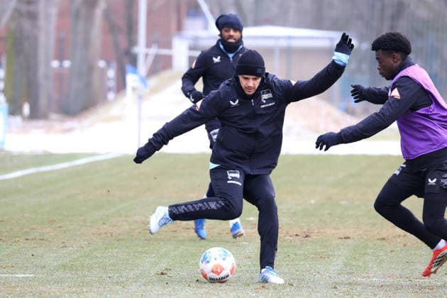 DEU, DFL, 2. FBL Hertha BSC, Training, 03.02.2026, Sportforum, Berlin, DEU, DFL, 2. FBL Hertha BSC, Training, im Bild Josip Brekalo (Hertha BSC Berlin 7), Boris Lum (Hertha BSC Berlin 21) DFL - regulations prohibit any use of Photographs as image sequences and or quasi-video