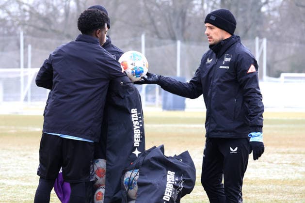 DEU, DFL, 2. FBL Hertha BSC, Training, 03.02.2026, Sportforum, Berlin, DEU, DFL, 2. FBL Hertha BSC, Training, im Bild Josip Brekalo (Hertha BSC Berlin 7), Boris Lum (Hertha BSC Berlin 21) DFL - regulations prohibit any use of Photographs as image sequences and or quasi-video