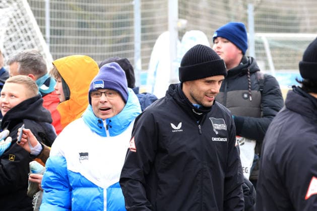 DEU, DFL, 2. FBL Hertha BSC, Training, 03.02.2026, Sportforum, Berlin, DEU, DFL, 2. FBL Hertha BSC, Training, im Bild Josip Brekalo (Hertha BSC Berlin 7), Hertha-BSC Fans DFL - regulations prohibit any use of Photographs as image sequences and or quasi-video