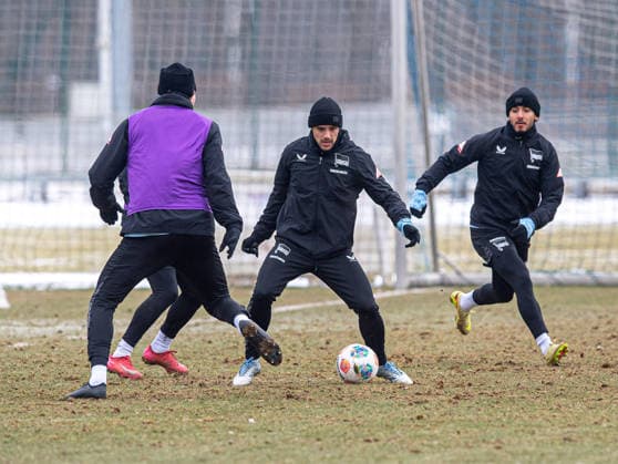 Fussball, Herren, Saison 2025 26, 2. Bundesliga, Hertha BSC, Training, v.l. John Anthony Brooks (Hertha BSC), Josip Brekalo (Hertha BSC), Kevin Sessa (Hertha BSC), 03.02. 2026,