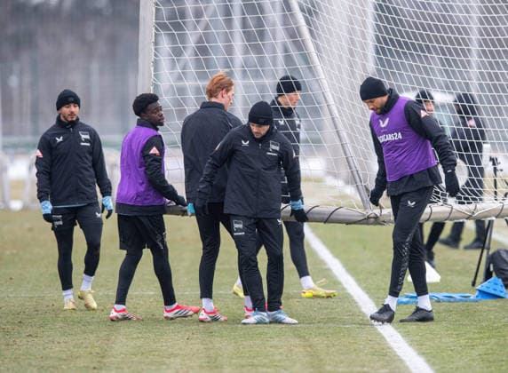 Fussball, Herren, Saison 2025 26, 2. Bundesliga, Hertha BSC, Training, v.l. Kevin Sessa (Hertha BSC), Boris Mamuzah Lum (Hertha BSC), Torhüter Konstantin Heide (Hertha BSC), Josip Brekalo (Hertha BSC), John Anthony Brooks (Hertha BSC), 03.02. 2026,