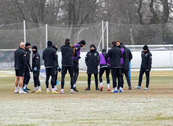 Fussball, Herren, Saison 2025 26, 2. Bundesliga, Hertha BSC, Training, Ansprache im Kreis, 03.02. 2026,