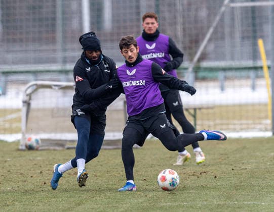 Fussball, Herren, Saison 2025 26, 2. Bundesliga, Hertha BSC, Training, v.l. Deyovaisio Zeefuik (Hertha BSC), Dawid Kownacki (Hertha BSC), 03.02. 2026,