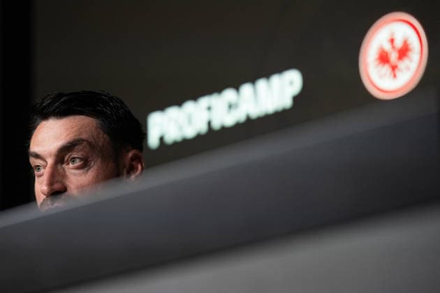 Albert Riera (Eintracht Frankfurt, Trainer) spricht während seiner Vorstellung auf einer Pressekonferenz. Vorstellung neuer Trainer Eintracht Frankfurt Frankfurt *** Albert Riera Eintracht Frankfurt, coach speaks during his introduction at a press conference Introduction of new coach Eintracht Frankfurt Frankfurt Copyright: xEibner-Pressefoto FlorianxWiegandx EP_FWD