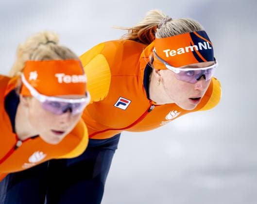 MILAN - Marijke Groenwoud and Merel Conijn during a training session at the Milano Speed skating, Eisschnelllauf Stadium. The speed skaters are preparing for their participation in the Winter Olympics. SEM VAN DER WAL ANP xVIxANPxSportx xxANPxIVx 549543800 originalFilename: 549543800.jpg