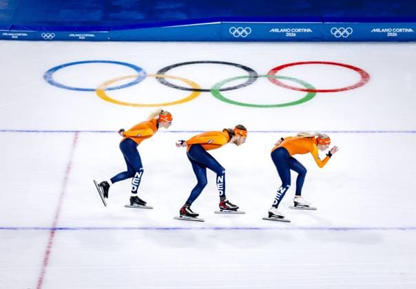 MILAN - Marijke Groenewoud, Jorrit Bergsma, and Merel Conijn during a training session at the Milano Speed skating, Eisschnelllauf Stadium. The speed skaters are preparing for their participation in the Winter Olympics. SEM VAN DER WAL ANP xVIxANPxSportx xxANPxIVx 549543894 originalFilename: 549543894.jpg