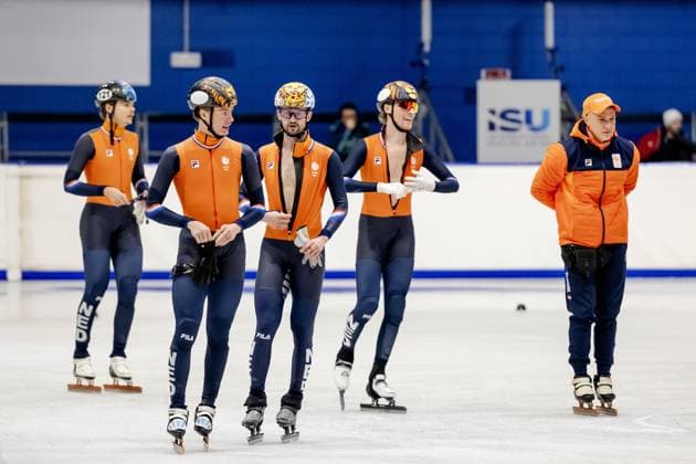 MILAN - Melle van t Wout, Jens van t Wout, Itzhak de Laat, and Friso Emons during a training session at the Milan Ice Skating Area. The short track speed skaters are preparing for their participation in the Winter Olympics. ROBIN VAN LONKHUIJSEN ANP netherlands out - belgium out Milaan xVIxxIVx 549543862 originalFilename: 549543862.jpg