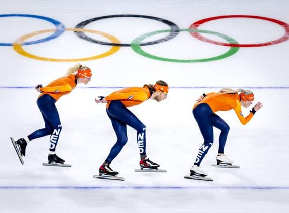 MILAN Marijke Groenewoud, Jorrit Bergsma, and Merel Conijn during a training session at the Milano Speed skating, Eisschnelllauf Stadium. The speed skaters are preparing for their participation in the Winter Olympics. SEM VAN DER WAL ANP netherlands out - belgium out Milaan xVIxxIVx 549544127 originalFilename: 549544127.jpg