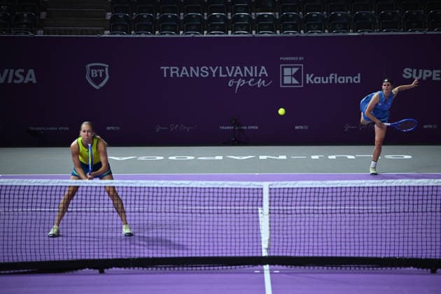 Transylvania Open 2026 - WTA, Tennis Damen 250 Tournament - Day 4 - Anna Bondar Greet Minnen v Anna Bondar Greet Minnen Anna Bondar and Greet Minnen compete in the first round of the Transylvania Open 2026, a WTA250 Tournament, against Kaja Juvan and Maja Chawalinska at BT Arena in Cluj-Napoca, Romania, on February 03, 2026. Alex Nicodim Imago Images Copyright: xAlexxNicodimx