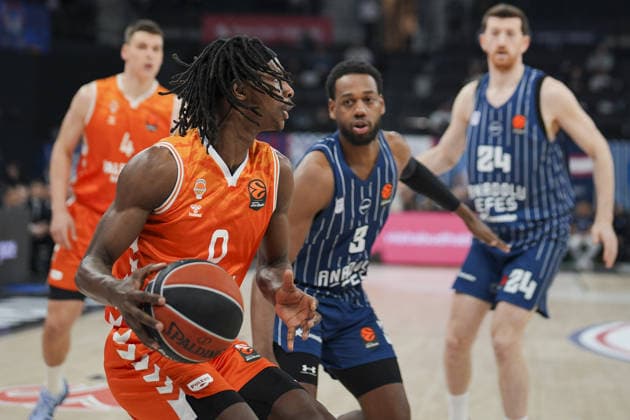 Anadolu Efes v Valencia Basket - EuroLeauge ISTANBUL, TURKIYE - FEBRUARY 3: Jordan Loyd (R) of Anadolu Efes in action against Brancou Badio (L) of Valencia Basket during EuroLeauge week 26 basketball match between Anadolu Efes and Valencia Basket at Basketball Development Center in Istanbul, Turkiye on February 3, 2026. Arife Karakum Anadolu Istanbul Turkey. Editorial use only. Please get in touch for any other usage.  Copyright: x2026xAnadoluxArifexKarakumx