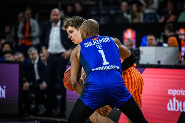 Tobias Jensen (ratiopharm ulm) und Rasheed Sulaimon (Buducnost VOLI Podgorica) battle for the ball during the Basketball Eurocup match between ratiopharm ulm and Buducnost VOLI Podgorica at ratiopharm Arena on February 3, 2026 in Neu Ulm, Germany. (Photo by Harry Langer DeFodi Images) -