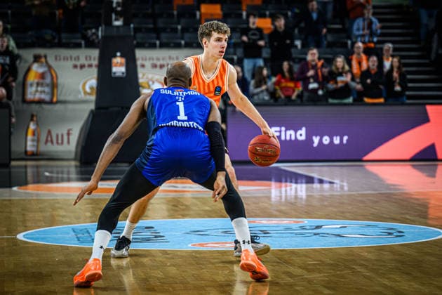Rasheed Sulaimon (Buducnost VOLI Podgorica) und Tobias Jensen (ratiopharm ulm) battle for the ball during the Basketball Eurocup match between ratiopharm ulm and Buducnost VOLI Podgorica at ratiopharm Arena on February 3, 2026 in Neu Ulm, Germany. (Photo by Harry Langer DeFodi Images) -