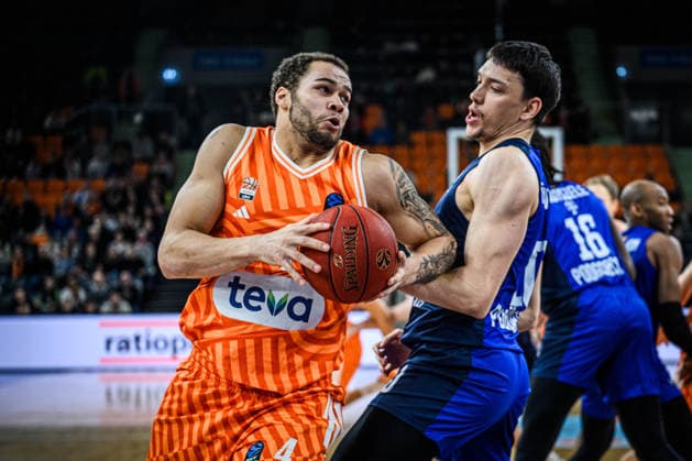 Christopher Ledlum (ratiopharm ulm) und Nikola Tanaskovic (Buducnost VOLI Podgorica) battle for the ball during the Basketball Eurocup match between ratiopharm ulm and Buducnost VOLI Podgorica at ratiopharm Arena on February 3, 2026 in Neu Ulm, Germany. (Photo by Harry Langer DeFodi Images) -