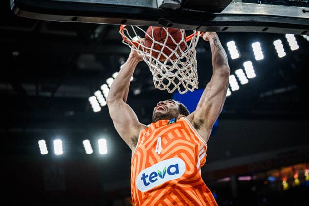 Christopher Ledlum (ratiopharm ulm) controls the Ball during the Basketball Eurocup match between ratiopharm ulm and Buducnost VOLI Podgorica at ratiopharm Arena on February 3, 2026 in Neu Ulm, Germany. (Photo by Harry Langer DeFodi Images) -