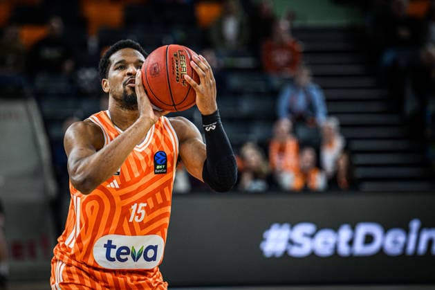 Justin Simon (ratiopharm ulm) controls the Ball during the Basketball Eurocup match between ratiopharm ulm and Buducnost VOLI Podgorica at ratiopharm Arena on February 3, 2026 in Neu Ulm, Germany. (Photo by Harry Langer DeFodi Images) -