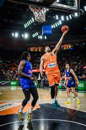 Jerry Boutsiele (Buducnost VOLI Podgorica) und Christopher Ledlum (ratiopharm ulm) battle for the ball during the Basketball Eurocup match between ratiopharm ulm and Buducnost VOLI Podgorica at ratiopharm Arena on February 3, 2026 in Neu Ulm, Germany. (Photo by Harry Langer DeFodi Images) -