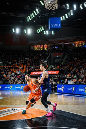 Christopher Ledlum (ratiopharm ulm) und Nikola Tanaskovic (Buducnost VOLI Podgorica) battle for the ball during the Basketball Eurocup match between ratiopharm ulm and Buducnost VOLI Podgorica at ratiopharm Arena on February 3, 2026 in Neu Ulm, Germany. (Photo by Harry Langer DeFodi Images) -