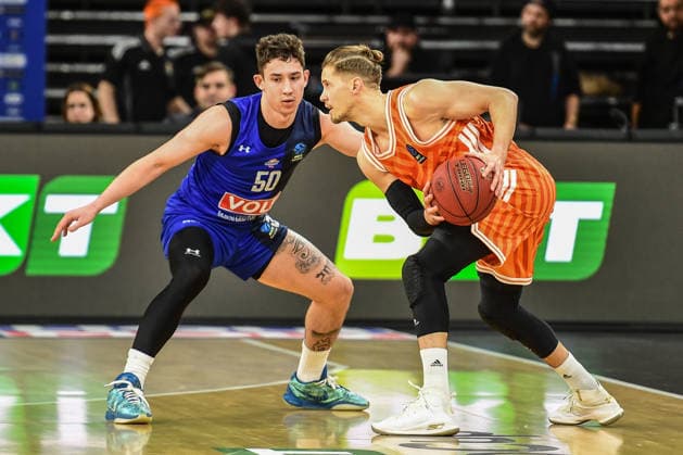 BKT Euro Cup; Ratiopharm Ulm gegen Buducnost VOLI Podgorica, Ratiopharm Arena Ulm 03.02.2026 Thomas Klepeisz (ratiopharm Ulm, 22) gegen Oleksandr Kovliar (Buducnost VOLI Podgorica, 50). Ulm 03.02.2026 - 17. Spieltag BKT EuroCup, Ratiopharm Ulm gegen Buducnost VOLI Podgorica, Ratiopharm Arena Ulm Copyright: xBEAUTIFULxSPORTS Märklx