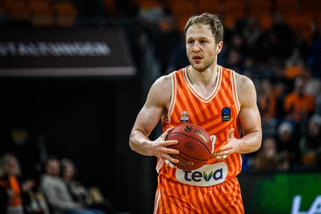 Christian Sengfelder (ratiopharm ulm) controls the Ball during the Basketball Eurocup match between ratiopharm ulm and Buducnost VOLI Podgorica at ratiopharm Arena on February 3, 2026 in Neu Ulm, Germany. (Photo by Harry Langer DeFodi Images) -
